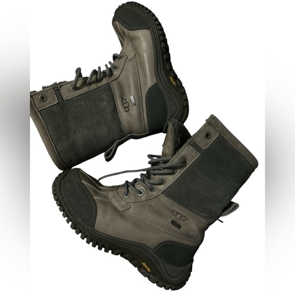 UGG Australia Grey Leather Winter Boots - Picture 4 of 7